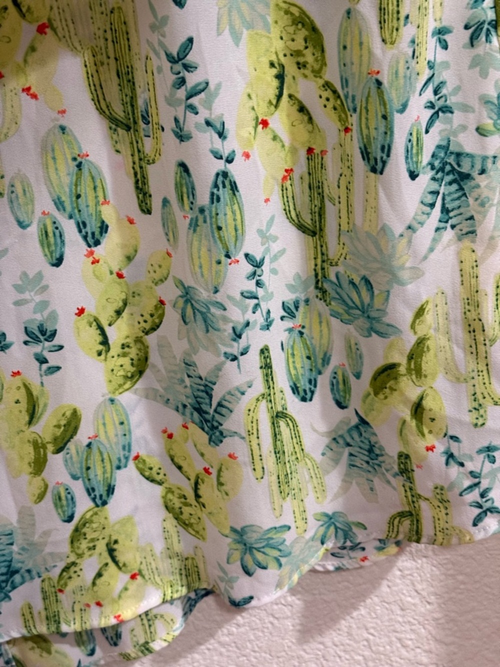 Torrid Green Cactus Print Flutter Sleeve Blouse Size 1 - Picture 7 of 12